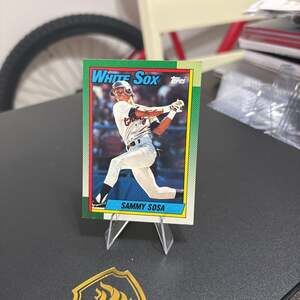 1990 Topps #692 Sammy Sosa Rookie Baseball Card